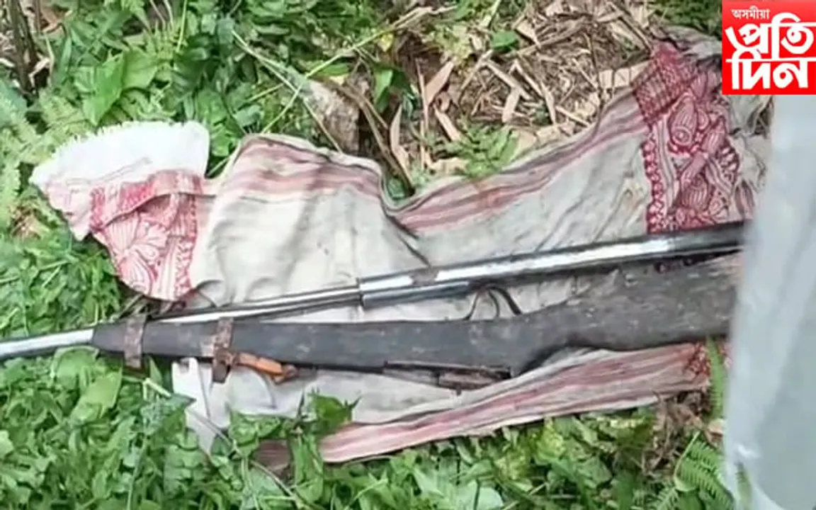 চিৰাঙৰ বিজনীত হস্তনিৰ্মিত বন্দুক উদ্ধাৰ...