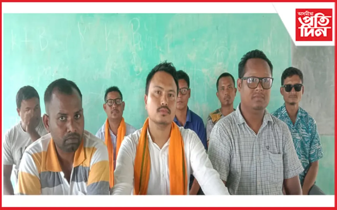 ৰজাপথাৰ উ: মা: বিদ্যালয়ৰ প্ৰধান শিক্ষকৰ বিৰুদ্ধে অনিয়মৰ অভিযোগ...