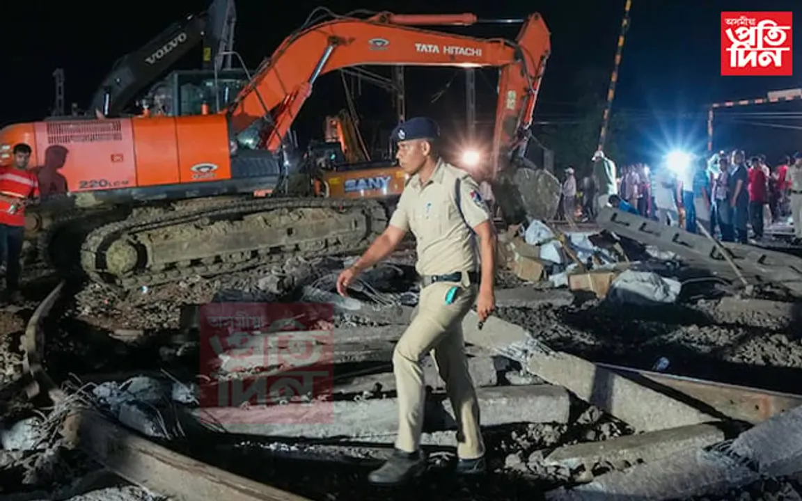 বালাছোৰৰ ৰে'ল দুৰ্ঘটনা, দিনে নিশাই চলিছে উদ্ধাৰ অভিযান...