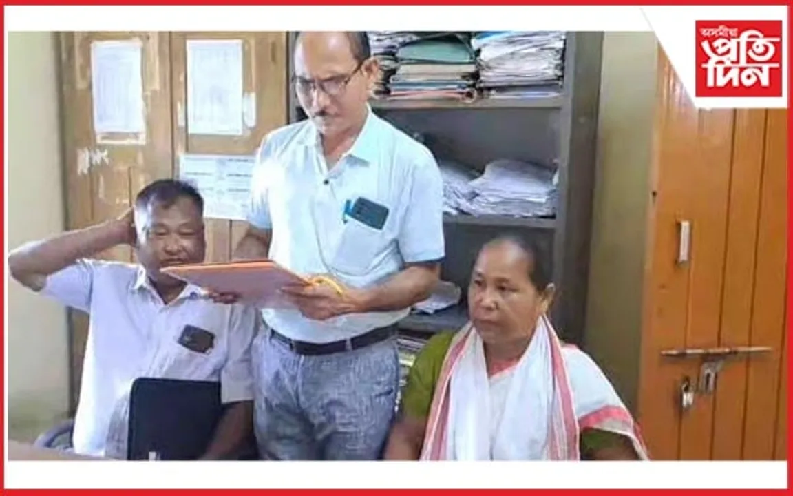 জোনমনি ৰাভাৰ মৃত্যুৰ প্ৰমাণ পত্ৰ বিচাৰি কলিয়াবৰ মহকুমা চিকিৎসালয়ত মাতৃ সুমিত্ৰা ৰাভা