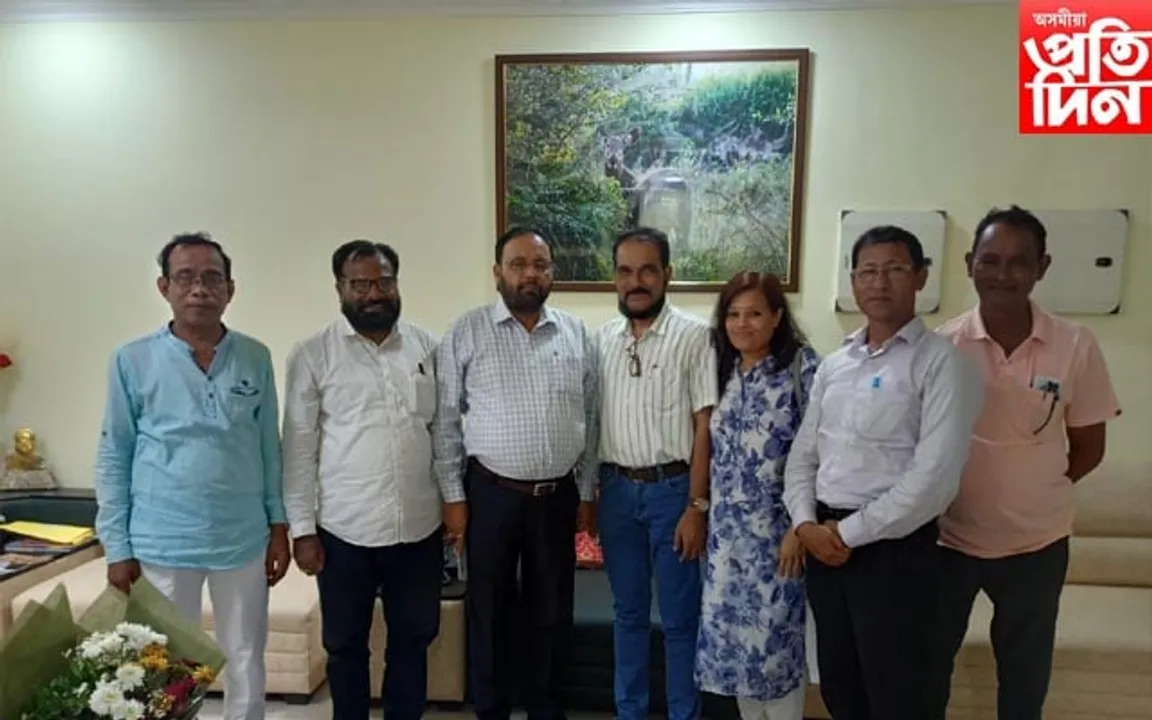 অঃসাঃ সভাৰ বাৰপূজীয়া অধিবেশনৰ আদৰণি সমিতিৰ সাক্ষাৎ মন্ত্ৰী কেশৱ মহন্তক