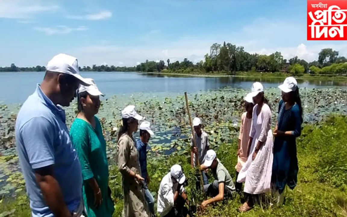 ৰাজ্যৰ ৪ ঐতিহাসিক পুখুৰীৰ পাৰত গছপুলি ৰোপণ ভাৰত পৰ্যটনৰ