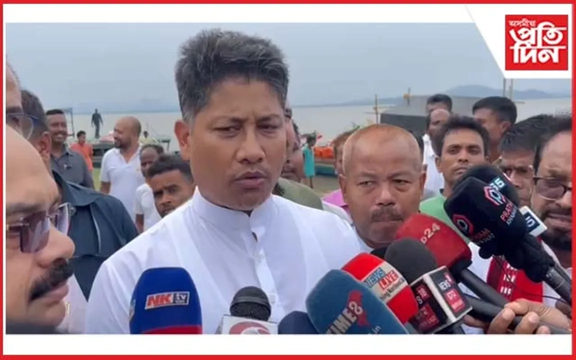 গোৱালপাৰাত ব্ৰহ্মপুত্ৰৰ খহনীয়া অঞ্চল পৰিদৰ্শন জলসম্পদ মন্ত্ৰী পীযুষ হাজৰীকাৰ