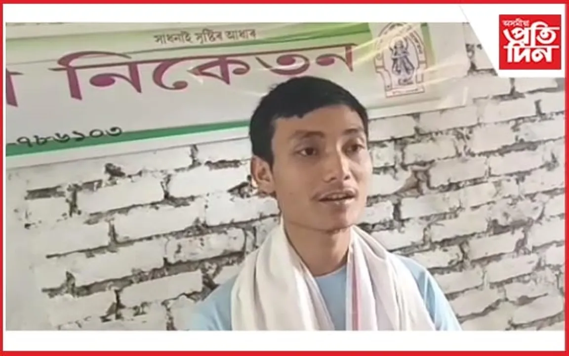 মেধাৱী ছাত্ৰ মানস প্ৰতীম সোণোৱালক টেঙাখাতত সম্বৰ্ধনা 