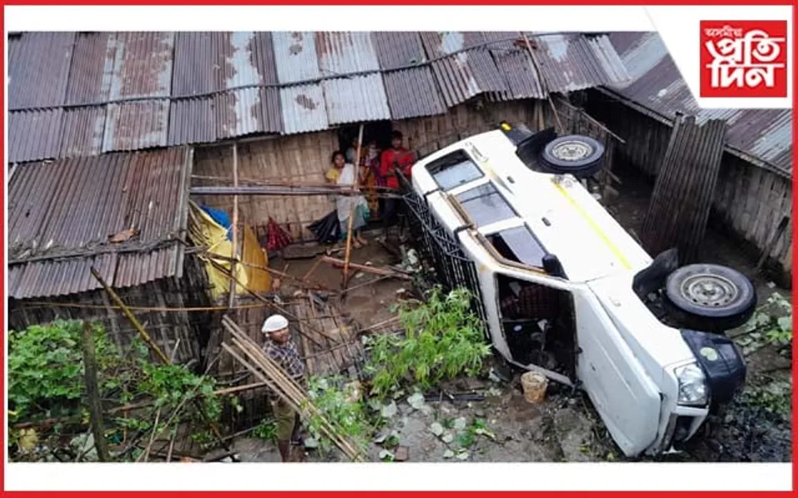 লখিমপুৰত নিয়ন্ত্রণ হেৰুৱাই বাসগৃহত সোমাল বাহন