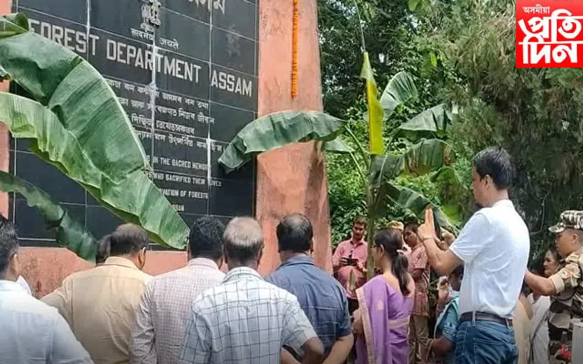 আজি বন শ্বহীদ দিৱস