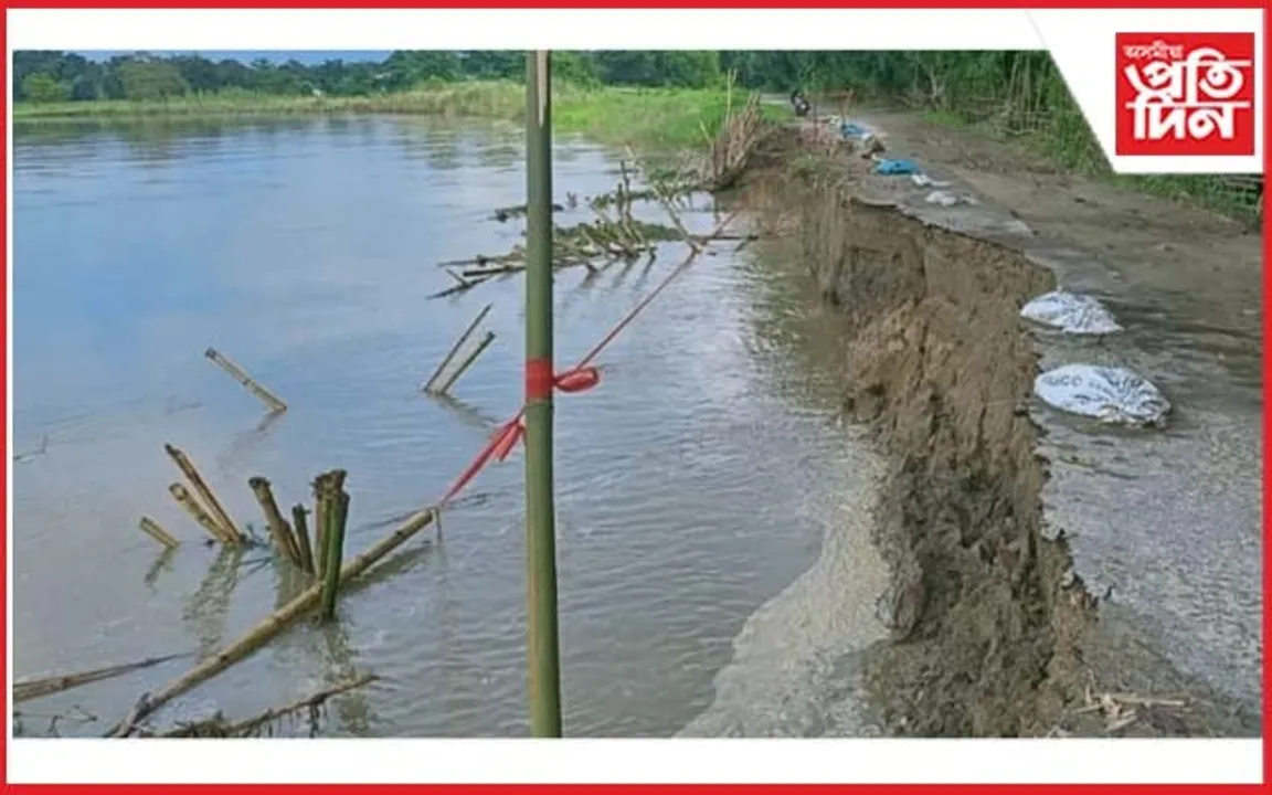 দায়িত্বহীন ঢকুৱাখনা লোকনিৰ্মান বিভাগ ! গৰাখহনীয়াই ছিন্ন-ভিন্ন কৰিলে পথ
