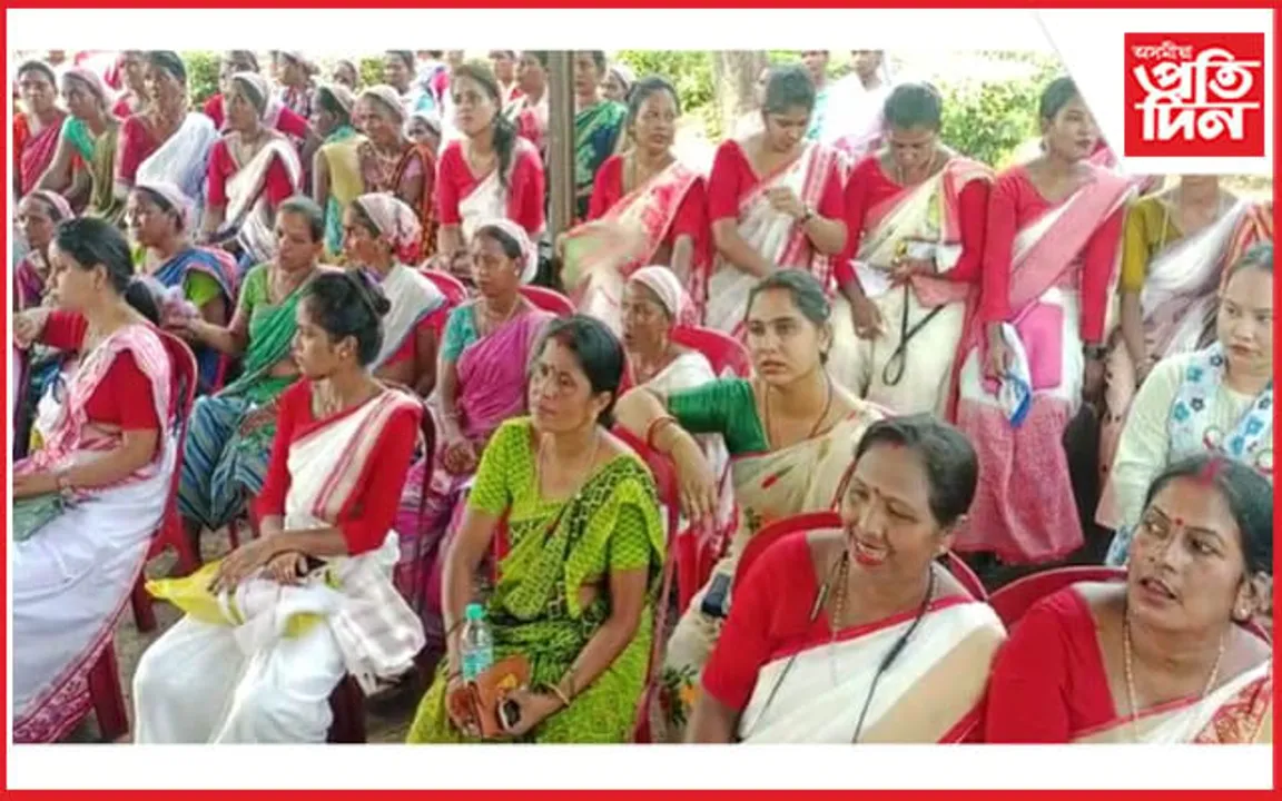 ডিব্ৰুগড়ৰ বৰবৰুৱা চাহ বাগিচাত শ্ৰমিক স্বাক্ষৰ অভিযান