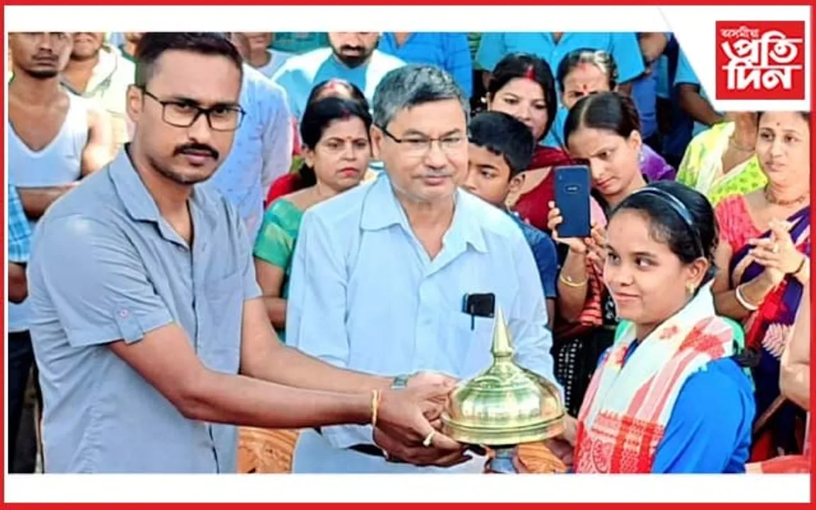 দৃষ্টিহীন ভাৰতীয় মহিলা ক্ৰিকেট দলক প্ৰতিনিধিত্ব কৰা চিমু দাসক বিভিন্ন দল-সংগঠনৰ সম্বৰ্ধনা