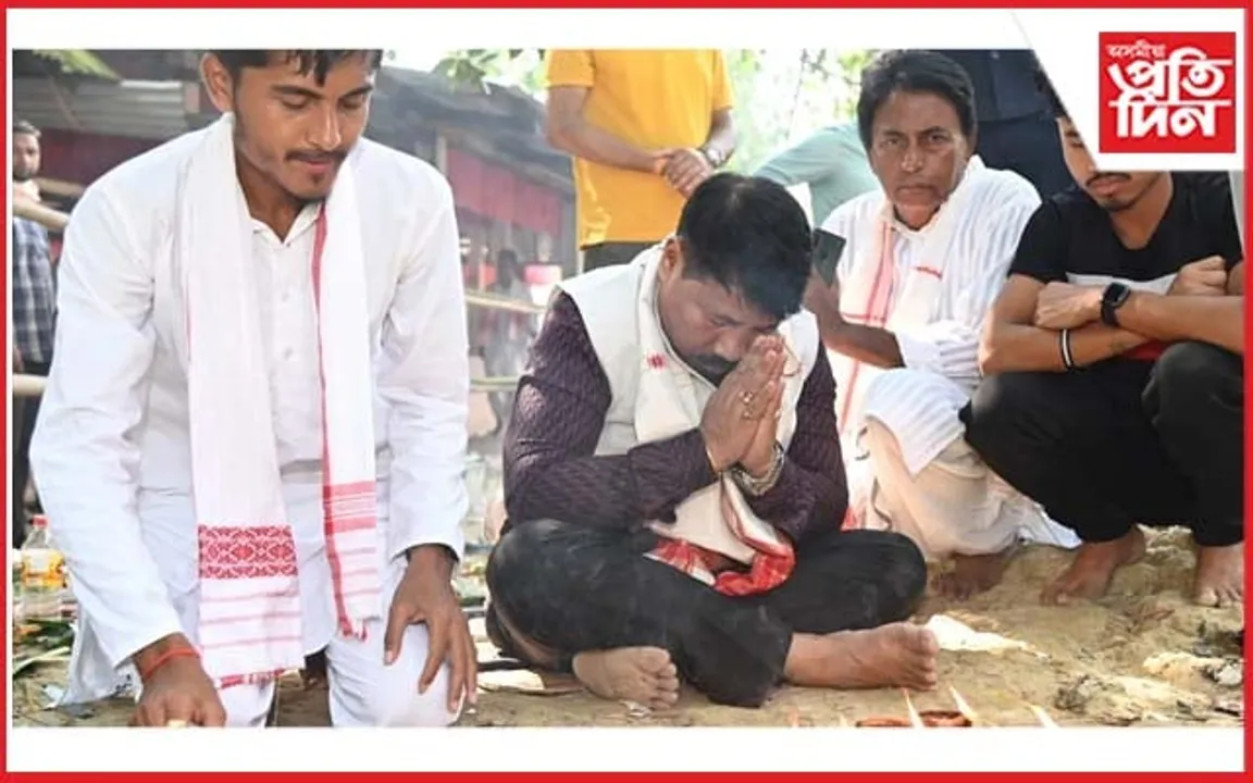 বৰগুৰিত 'ডাঙৰীয়া ভোগ' অনুষ্ঠানত ভক্তৰ ভিৰ : মন্ত্ৰী অতুল বৰায়ো আগবঢ়ালে ভোগ