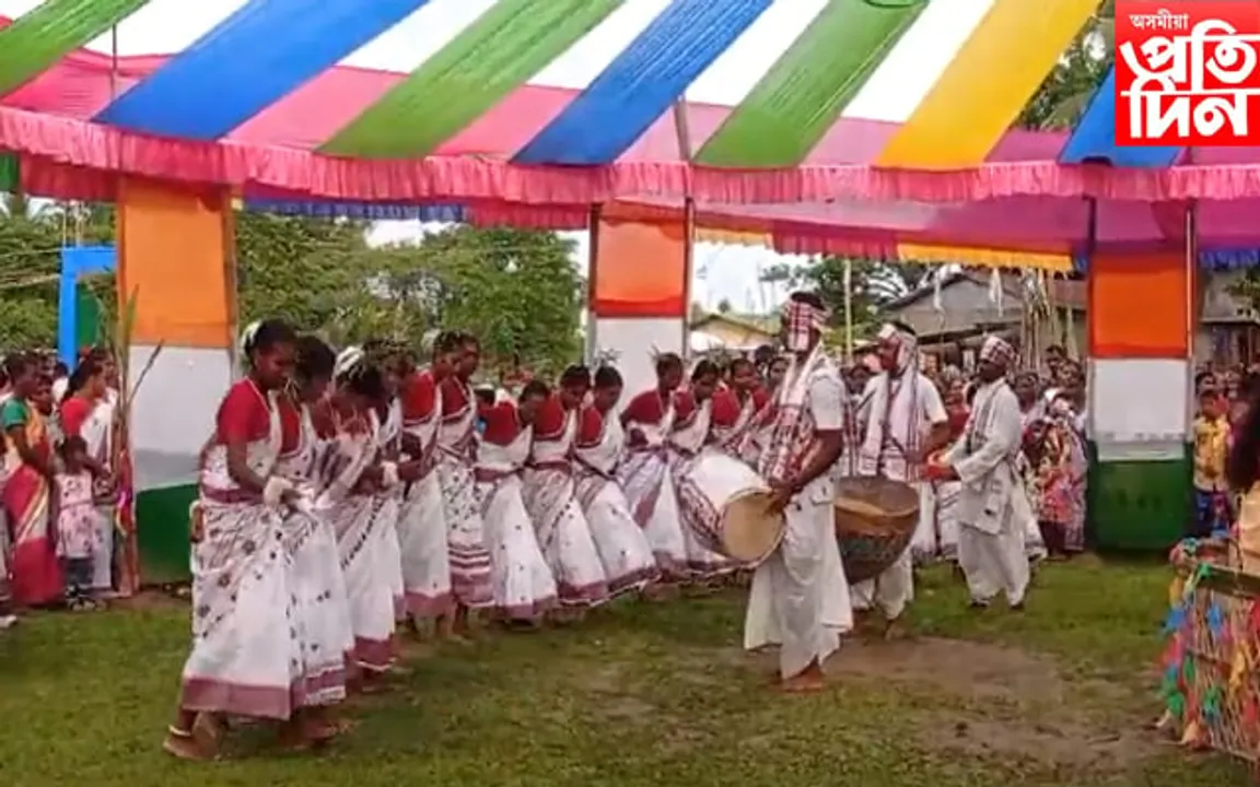 জামুগুৰিহাটৰ মৰিসুতিত কৰম উৎসৱ উদযাপন