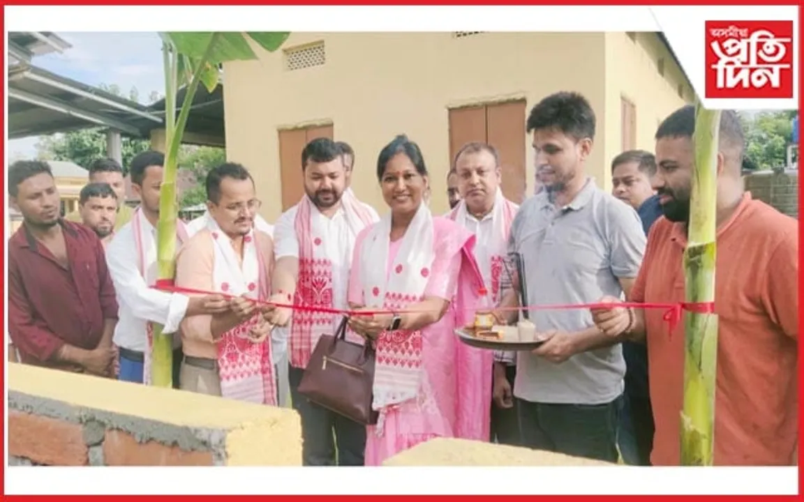বৰক্ষেত্ৰীত আদৰ্শ অংগনবাদী কেন্দ্ৰৰ শিলান্যাস জিলা আয়ুক্ত বৰ্ণালী ডেকাৰ 