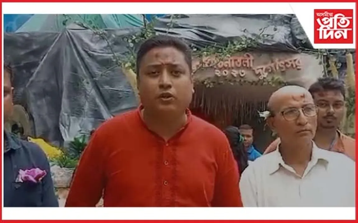 চিনাতলীত বিধিগত মন্ত্ৰৰে পূজাৰীয়ে দিলে দেৱী বিসৰ্জন