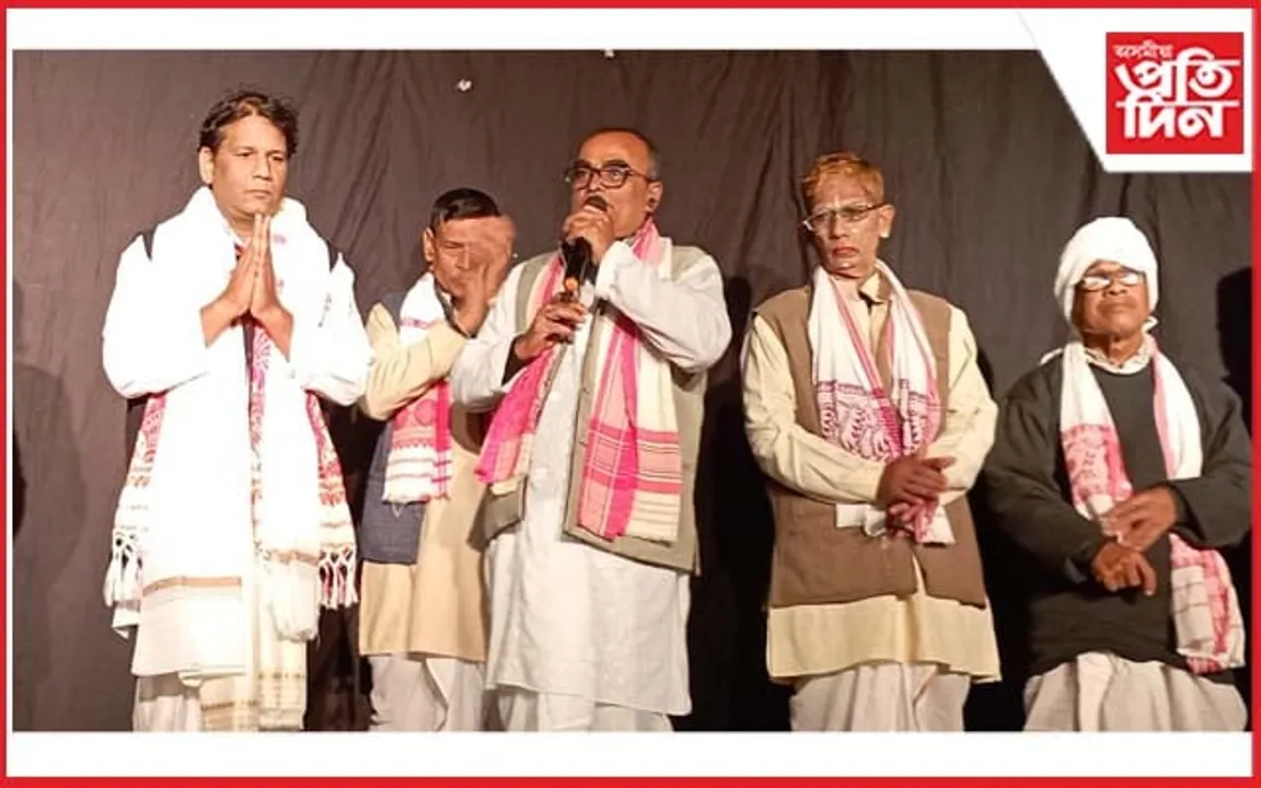 ক’ৰচোং শ্যামকলীয়া ৰাসত কেলিগোপাল নাট প্ৰদৰ্শন
