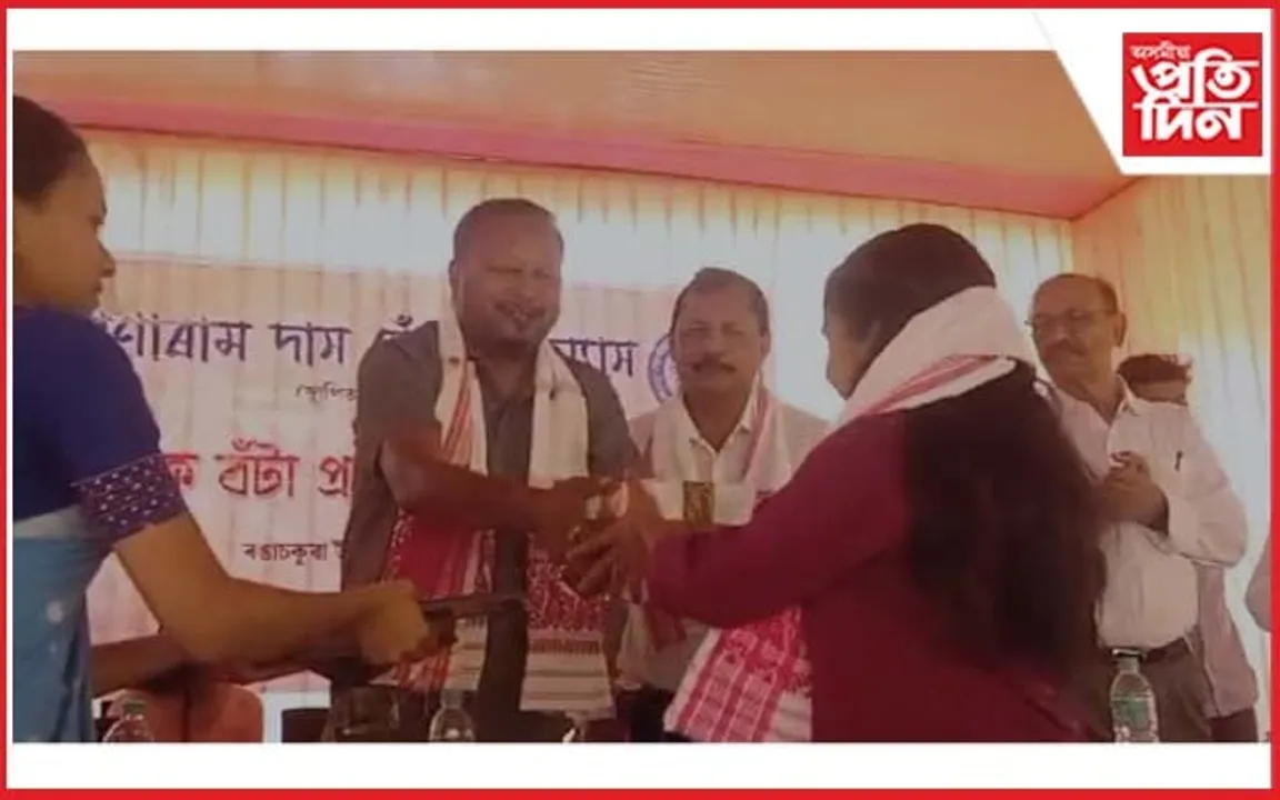 ৰঙাকুৱাত সোণাৰাম দাস সোঁৱৰণী ন্যাসৰ উদ্যোগত শৈক্ষিক বঁটা প্ৰদান অনুষ্ঠান সম্পন্ন