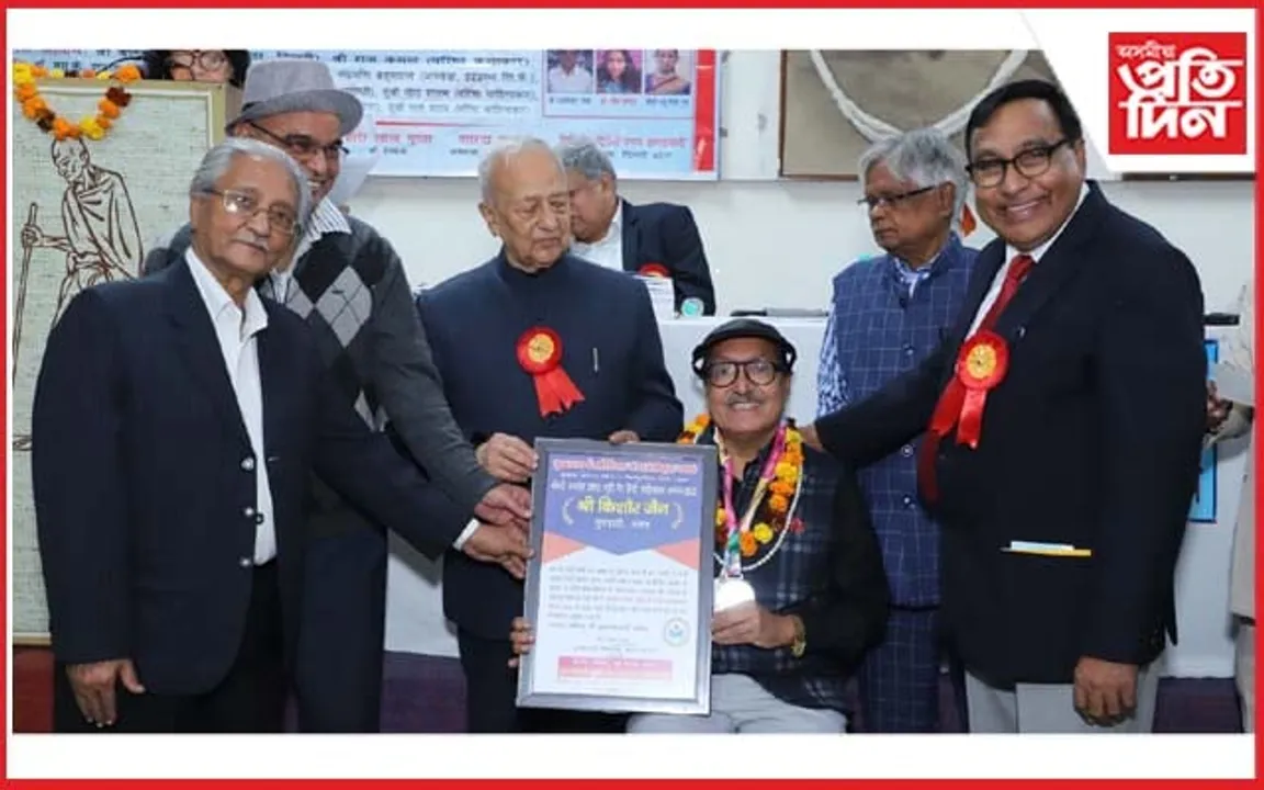 গুৱাহাটীৰ বিশিষ্ট কবি কিশোৰ কুমাৰ জৈনক লক্ষ্ণৌত সৰ্বভাৰতীয় সন্মান প্ৰদান
