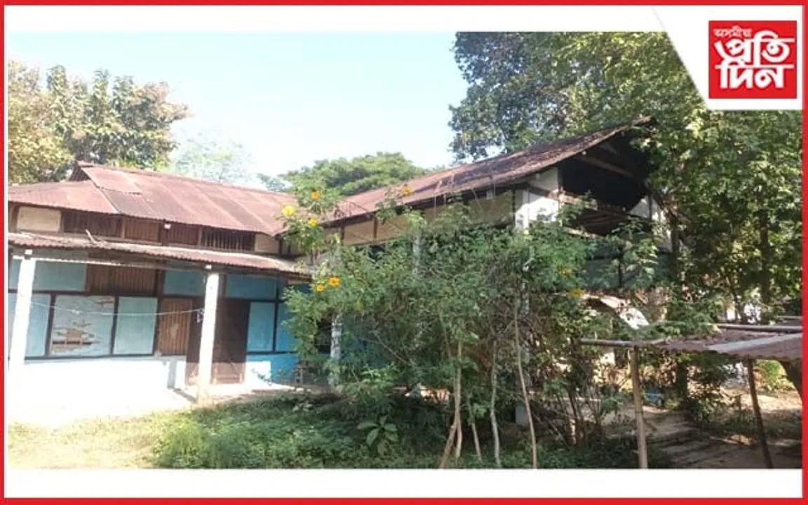 বিগত ৬০ বছৰে মেৰমতি নহ'ল কামপুৰ হাইস্কুলৰ জনজাতি আবাসগৃহৰ