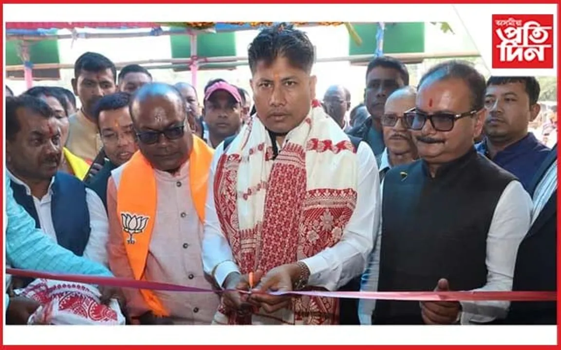 কঠীয়াতলীত বিজেপিৰ উন্নয়নৰ আলোড়িত সভাত মন্ত্ৰী পীযুষ হাজৰিকা