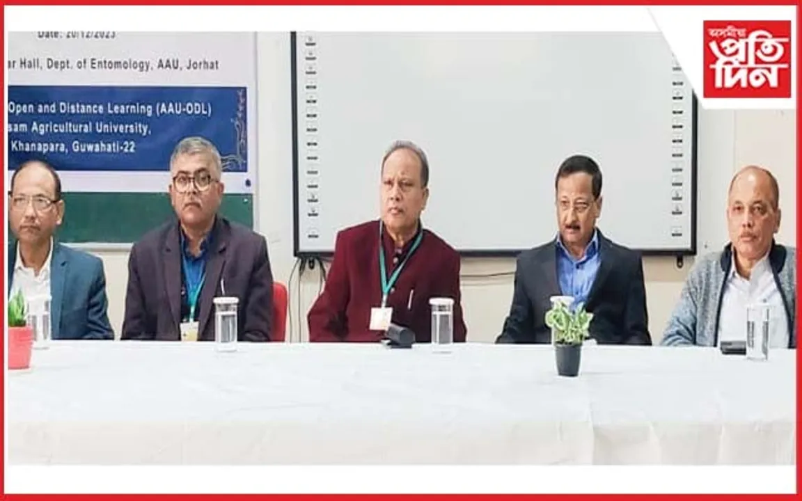 অসম কৃষি বিশ্ববিদ্যালয়ৰ মৌ উৎপাদন প্ৰযুক্তিৰ হ্ৰস্বকালীন প্ৰশিক্ষণৰ সামৰণি