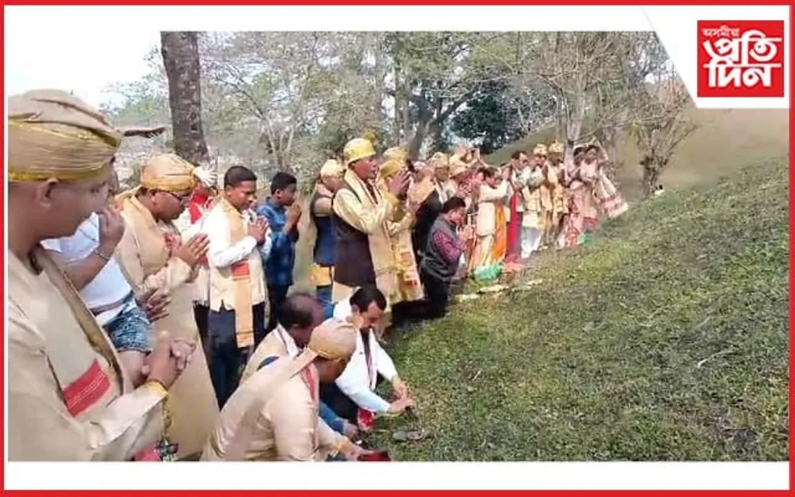 টাই ম'লুংৰ মন্ত্রোচ্চাৰণেৰে মুখৰিত চৰাইদেউ