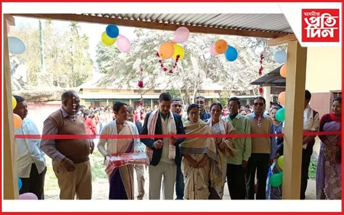 শালমৰা হাইস্কুলত চাইকেল ষ্টেণ্ড উদ্ধোধন