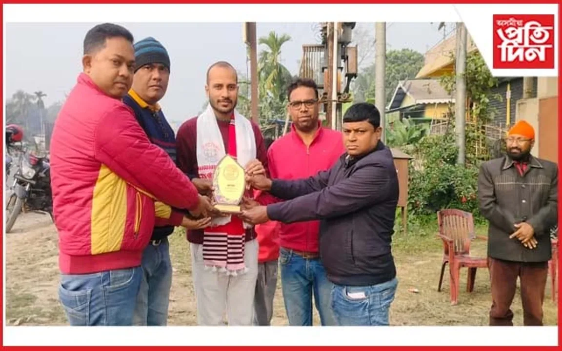গণৰাজ্য দিৱস উপলক্ষ্যত APSC পৰীক্ষাত উত্তীৰ্ণ দুজনক বঢ়মপুৰ প্ৰেছ ক্লাবৰ সম্বৰ্ধনা...