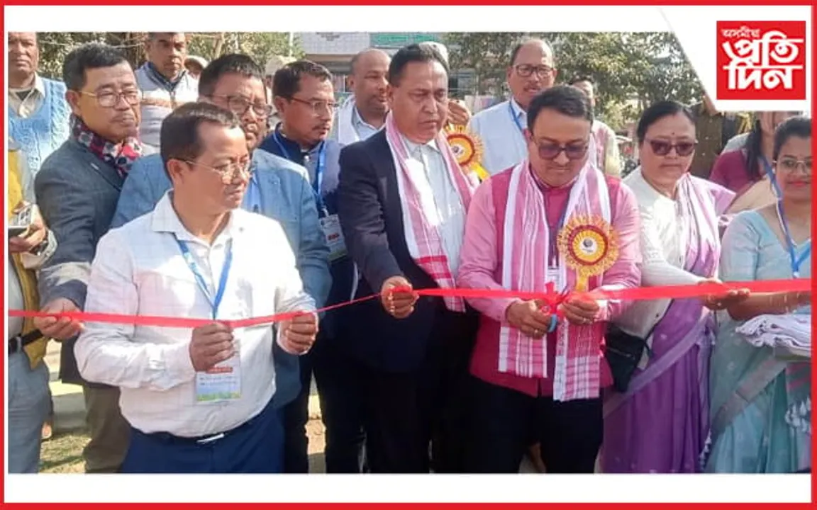 ১০০ বিপণিৰে ৩ দিনীয়া 'আত্মনিৰ্ভৰ ধেমাজি'ৰ শুভাৰম্ভ...