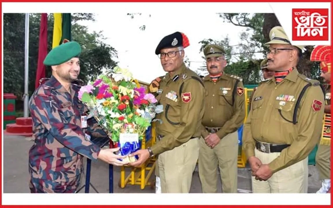 গণৰাজ্য দিৱস উপলক্ষে ভাৰত- বাংলাদেশ সীমান্ত বি জি বিক মিঠাই প্ৰদান বি এছ এফৰ