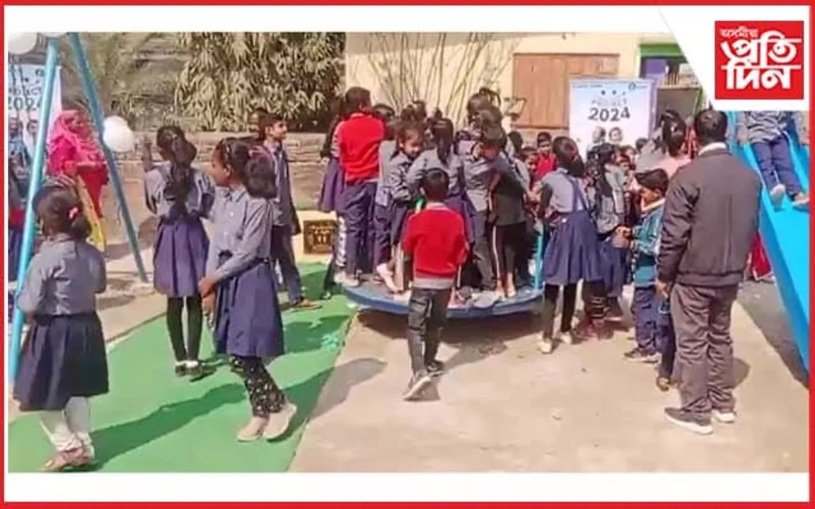 কঠীয়াতলীত আৰ ডি মটৰৰ্চৰ শিশুৰ খেলৰ সামগ্ৰী প্ৰদান
