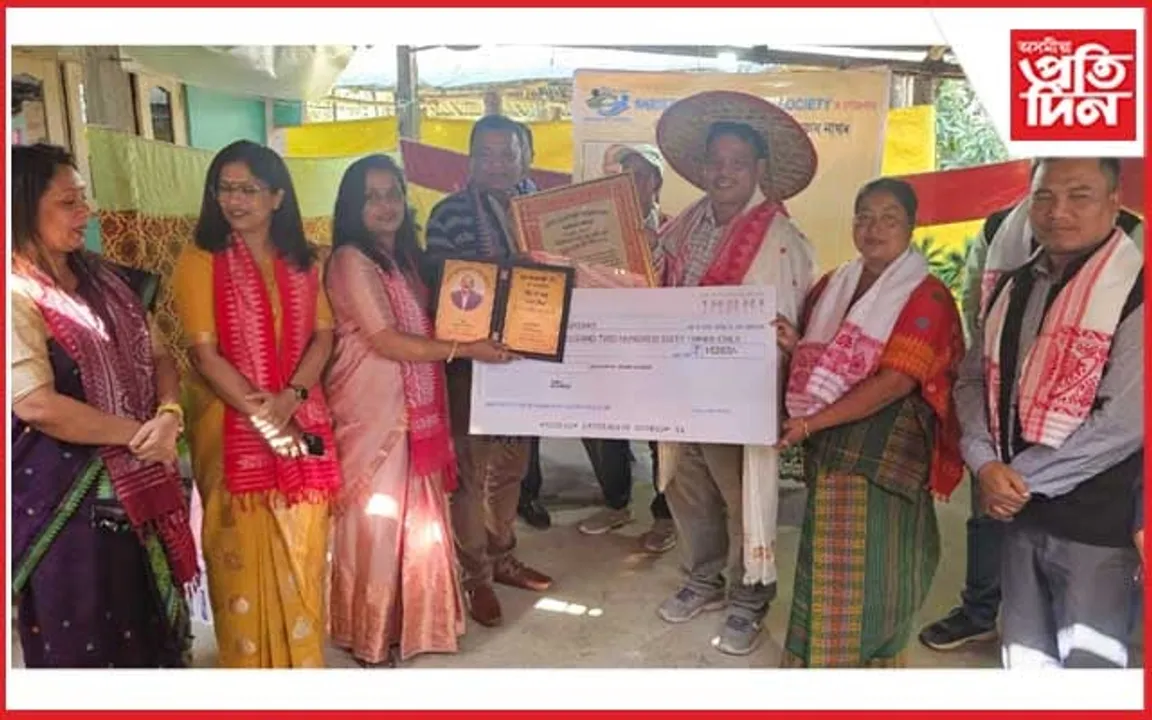 তেজপুৰৰ পৱন কুমাৰ নাথৰ স্মৃতিত যুৱ কৃষক অমৰ সিং বসুমতাৰীলৈ 'যুৱ ব্যৱসায়ী বঁটা-২০২৪’