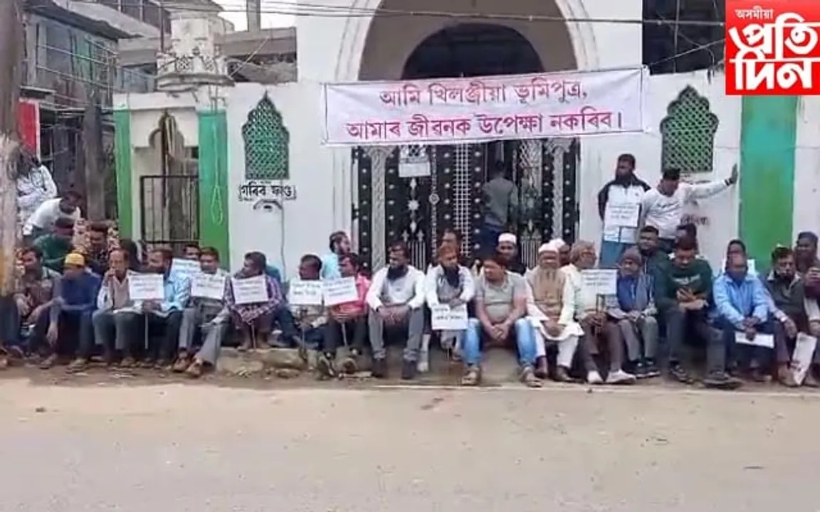 গোলাঘাটত প্ৰস্তাৱিত  উৰণীয়া সেতুৰ বিৰোধিতাৰে স্থানীয় লোকৰ প্ৰতিবাদ  
