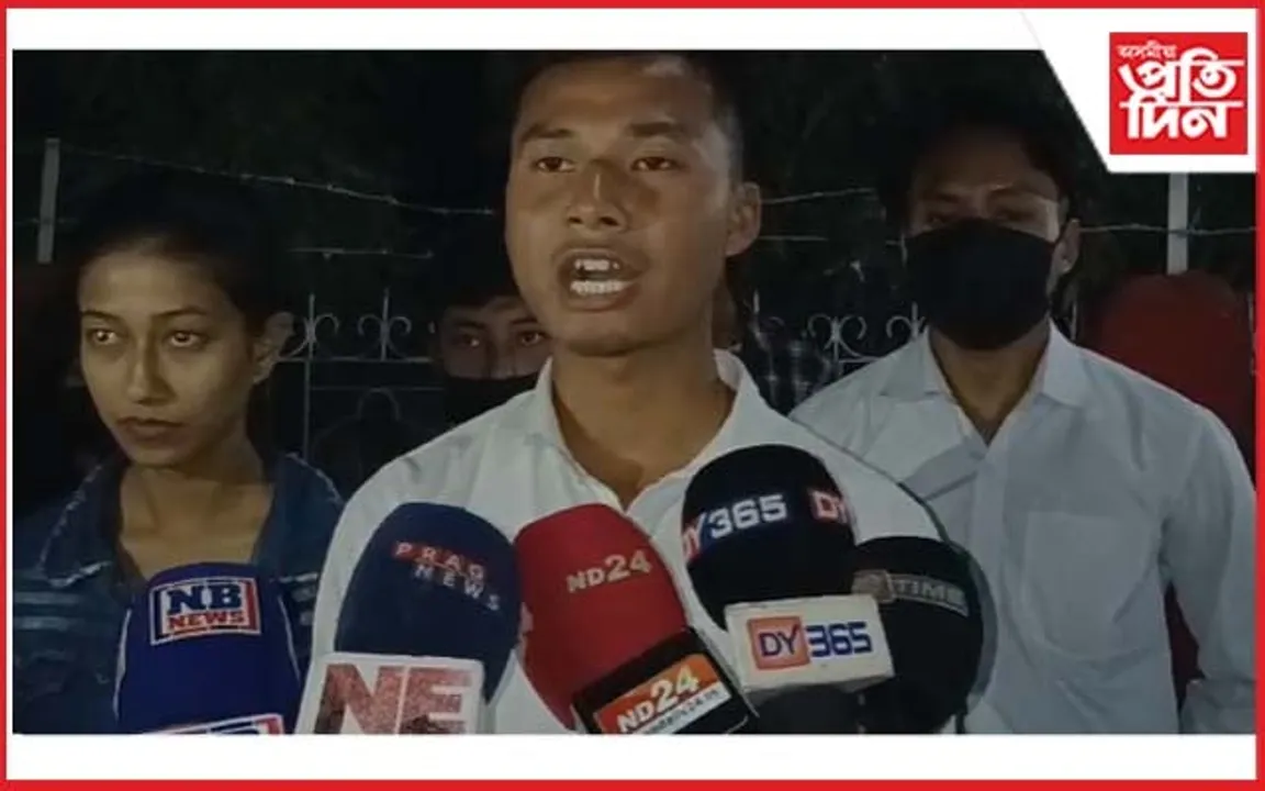 লামডিঙত 'কা'ৰ প্ৰতিলিপি দাহেৰে আছুৰ প্ৰতিবাদ
