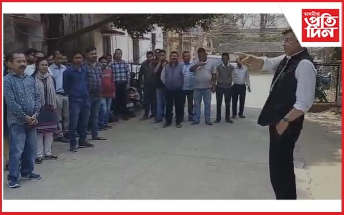 মৰিগাঁৱৰ আয়ুক্তৰ উগ্ৰ ৰূপঃ ACS বিষয়াকে ধৰি সকলো কৰ্মচাৰীৰ এবেলাৰ দৰমহা কৰ্তন...