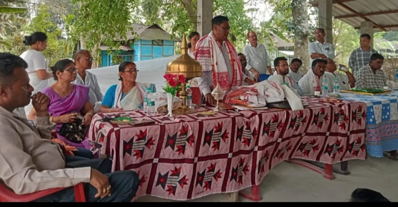 ঢকুৱাখনাত ৫ ৰাজহ কৰ্মচাৰীক অৱসৰকালীন  সম্বৰ্ধনা...
