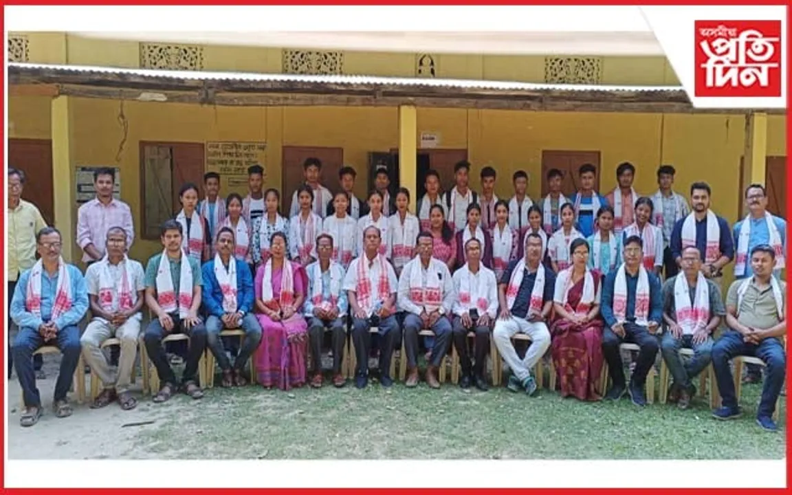 কামপুৰত হাইস্কুল শিক্ষান্ত পৰীক্ষাত উত্তীৰ্ণ কৃৰ্তী শিক্ষাৰ্থীক সম্বৰ্ধনা...