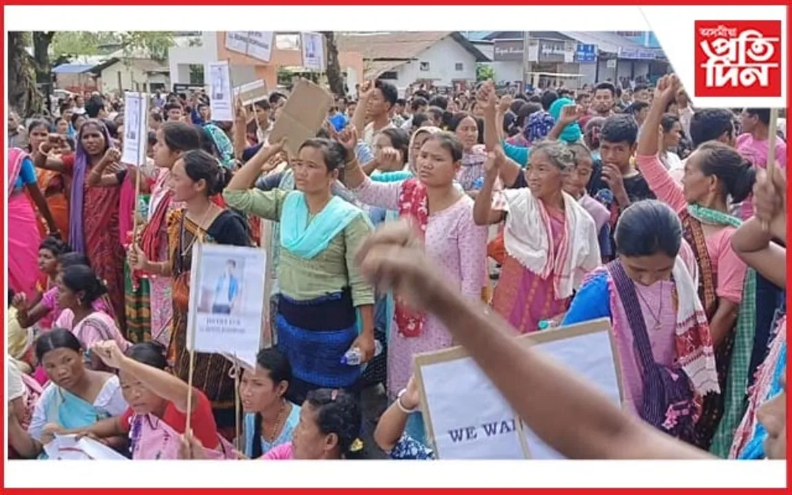 যুৱ ব্যৱসায়ী ৰয়েল ৰংহাঙৰ হত্যাকাৰীক গ্ৰেপ্তাৰৰ দাবীত কাৰ্বি জনগোষ্ঠীয় লোকৰ উত্তাল প্ৰতিবাদ...