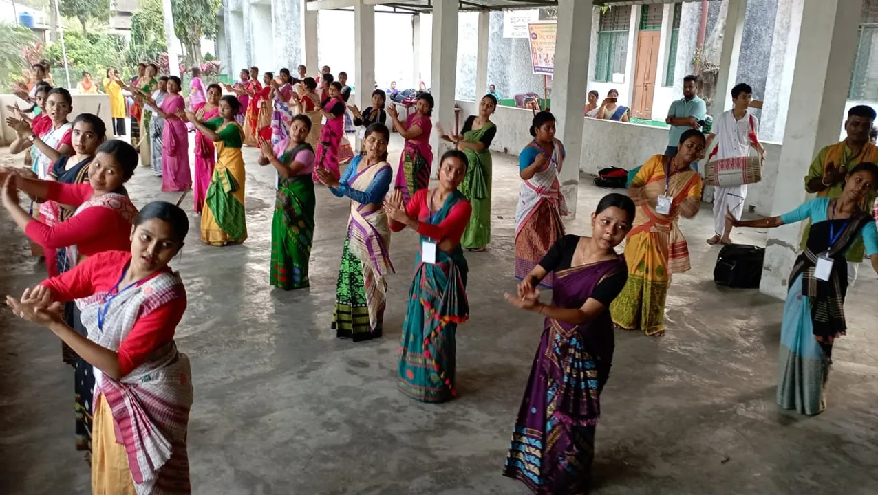 অখিল ভাৰতীয় বিদ্যাৰ্থী পৰিষদ আৰু ৰাষ্ট্ৰীয় কলামঞ্চ নগাঁও নগৰ শাখাৰ উদ্যোগত বিহুৰ কৰ্মশালা...