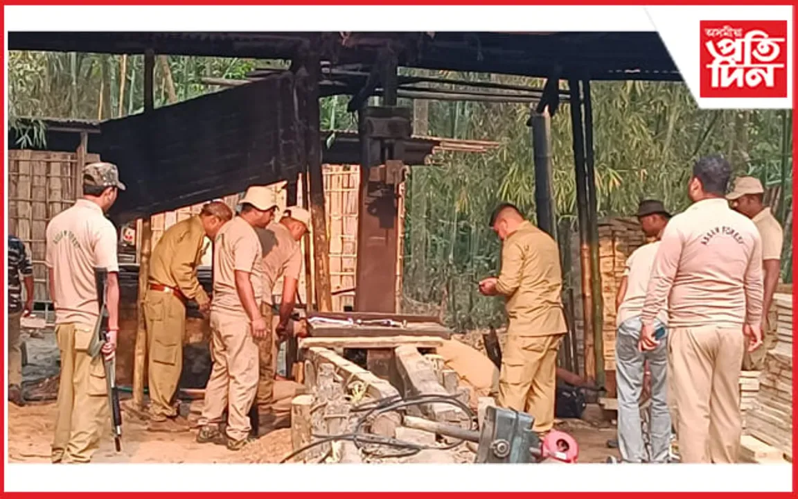 তামুলপুৰত অবৈধ কাঠফলা কলৰ বিৰুদ্ধে বন বিভাগৰ অভিযান