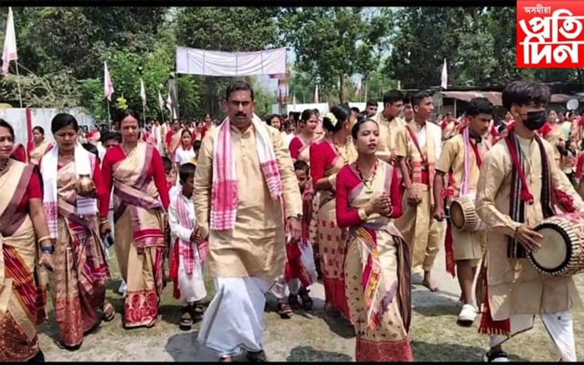 ঢকুৱাখনা চেইণ্ট থমাছ স্কুলত 'ৰঙালীৰ এদিন'...