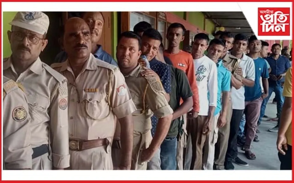 হাটশিঙিমাৰীত আৰক্ষী,বেটেলিয়ান, গৃহৰক্ষী জোৱানৰ ভোটদান