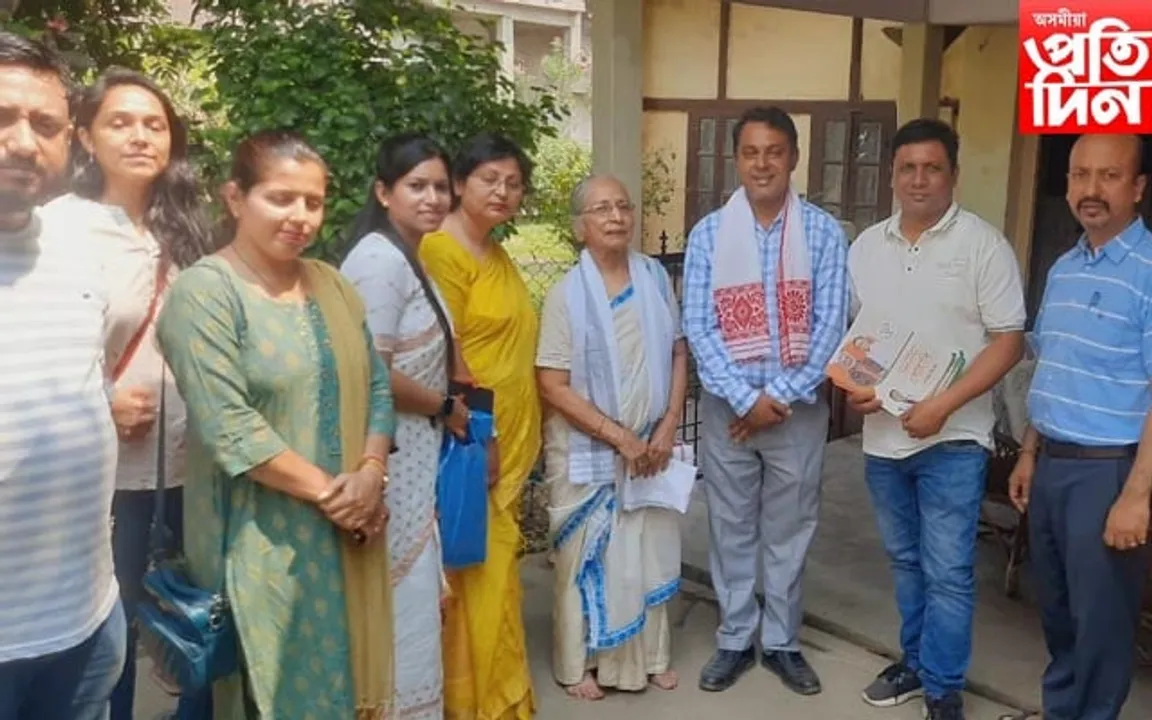 টেঙাখাত শাখা সাহিত্য সভাৰ দ্বাৰা ৩ সন্মানীয় ব্যক্তিক বিহুৰ ওলগ...