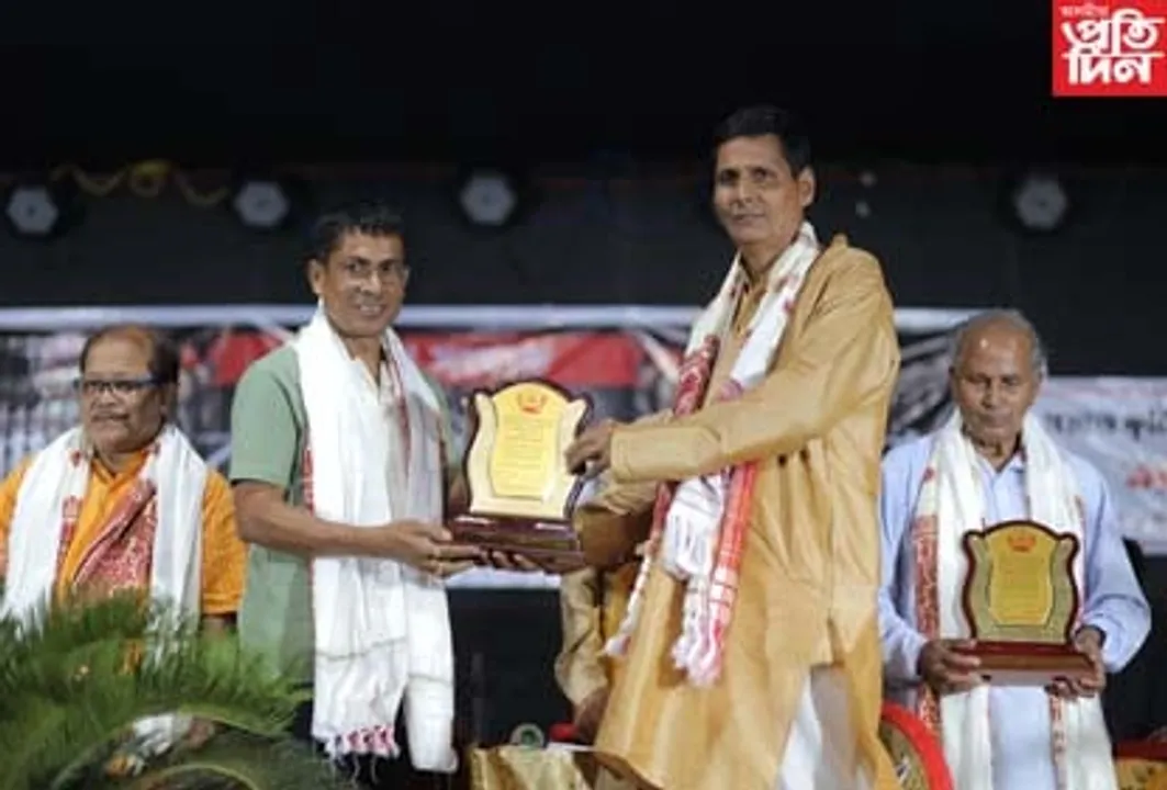 বামাখাটা ব'হাগী উৎসৱৰ সামৰণি: ৮ গৰাকী বিশিষ্টক বিভিন্ন উপাধি প্ৰদান... 