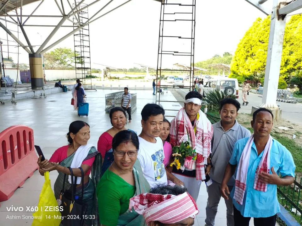 ফুটবল খেলৰ জৰিয়তে ডিব্ৰুগড়ৰ জকাইলৈ সুনাম কঢ়িয়াই আনিলে পিকু সোনোৱালে...