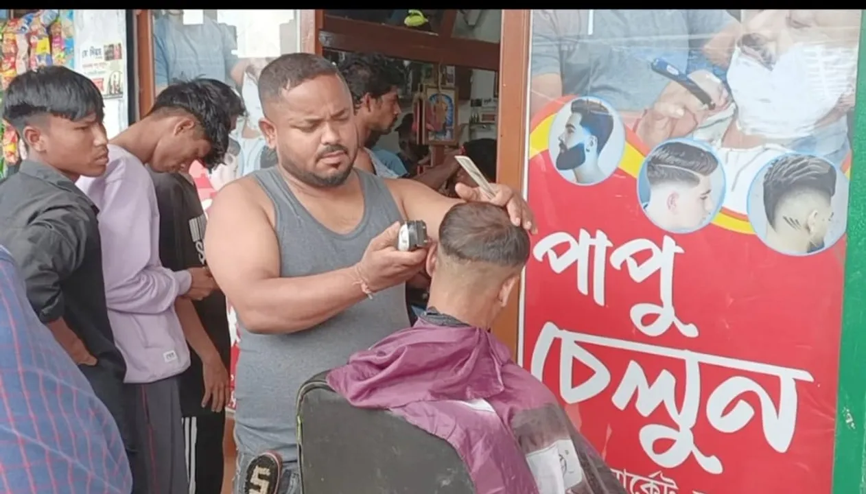 শ্ৰমিক দিৱসত ব্যতিক্ৰমী  কৰ্মেৰে উদ্ভাসিত ঢকুৱাখনাৰ পাপু দত্ত...
