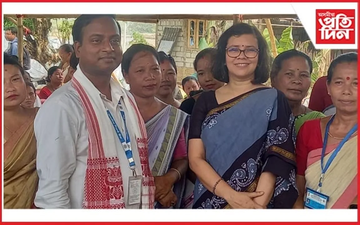 ডিমৰীয়া বিত্তীয় স্বাক্ষৰতা কেন্দ্ৰত উপস্থিত ভাৰতীয় ৰিজাৰ্ভ বেংকৰ অসম শাখাৰ ক্ষেত্ৰীয় সঞ্চালক