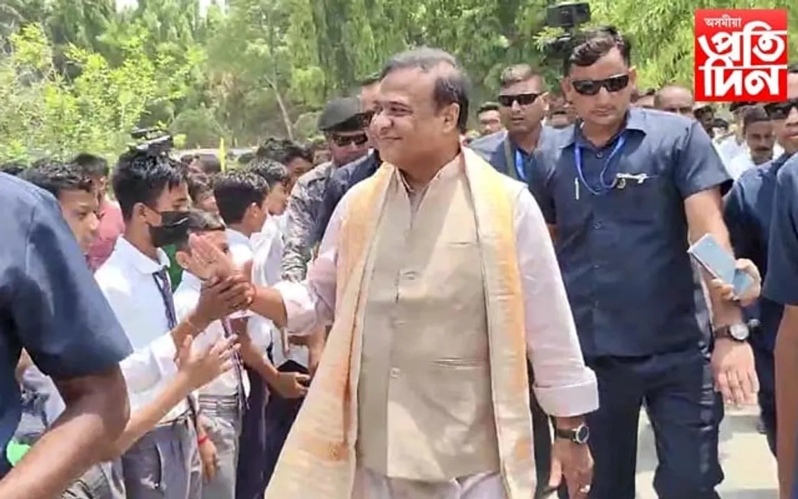 পদুম মানে ট্ৰেক্টৰ, ট্ৰেক্টৰ মানেই পদুমঃ ড° হিমন্ত বিশ্ব শৰ্মা