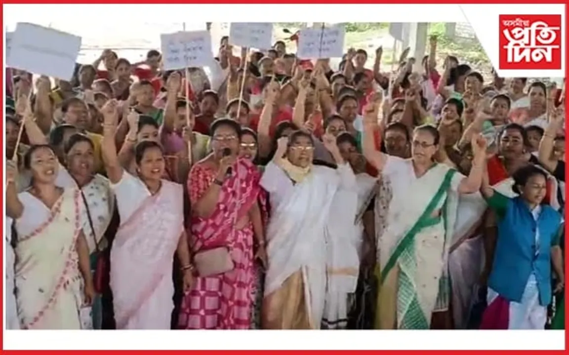 দেৱলীনা কাণ্ড : স্বামীক ফাঁচীৰ দাবীত সহস্ৰাধিক মহিলাৰ প্ৰতিবাদ