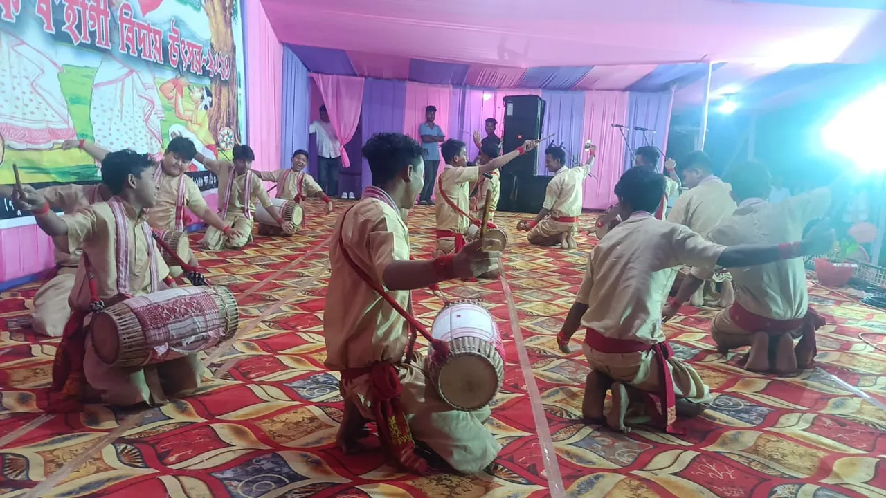 আজিৰে পৰা দুদিনীয়া কাৰ্যসূচীৰে মথুৰাপুৰ ব'হাগী বিদায় উৎসৱ...