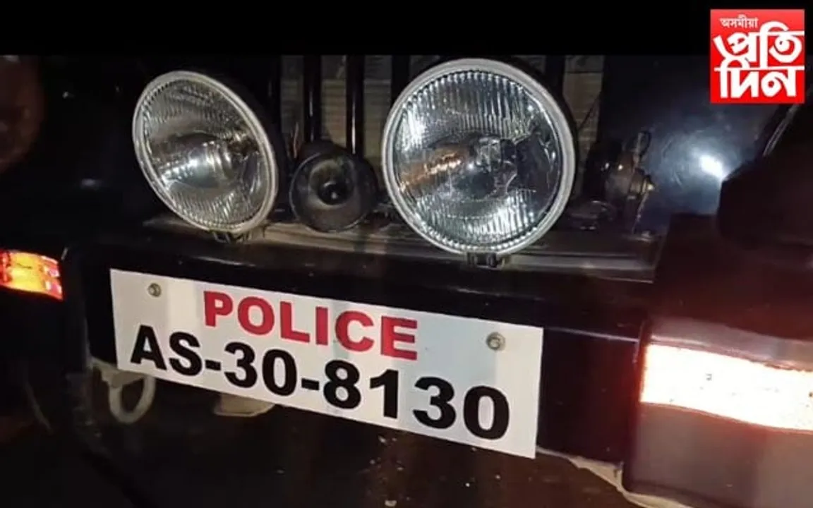 তিতাবৰত আৰক্ষীৰ বাহনে মহটিয়ালে যাত্ৰীবাহী টেম্পুক...