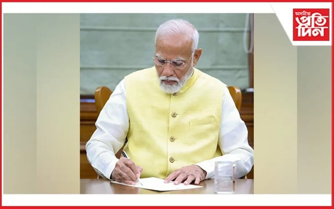 তৃতীয়বাৰৰ প্ৰধানমন্ত্ৰীৰ দায়িত্ব লৈয়ে কৃষক নিধিৰ ২০হাজাৰ কোটি টকীয়া ফাইলত অনুমোদন মোডীৰ